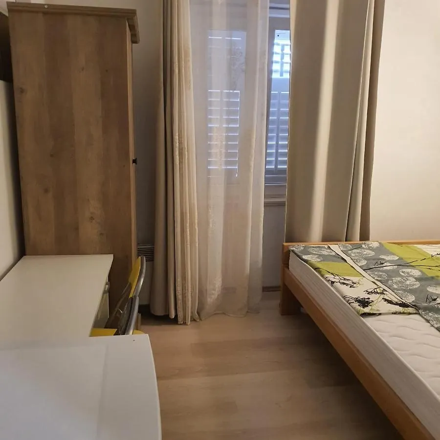 Varos Apartment And Separate Room Zadar